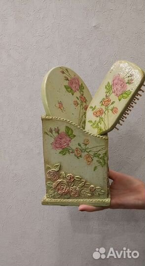 Набор зеркало,расческа с подставкой