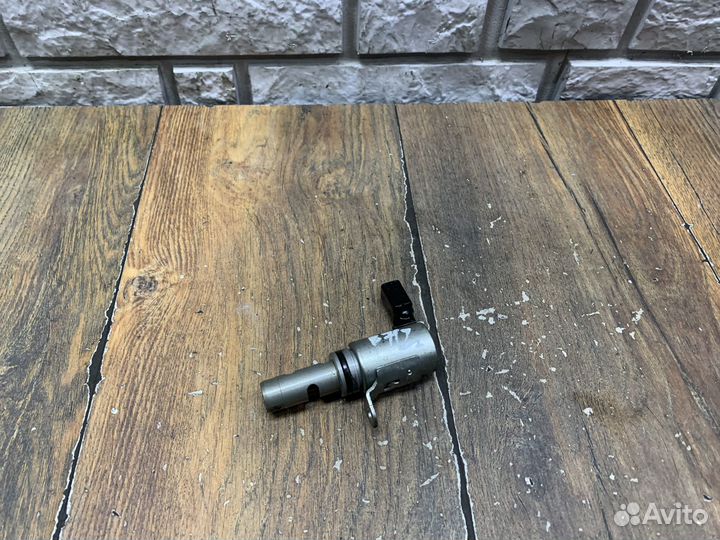 VW Passat B7 Клапан электромагн. изменения фаз грм