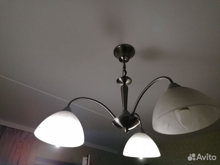 Продам люстру