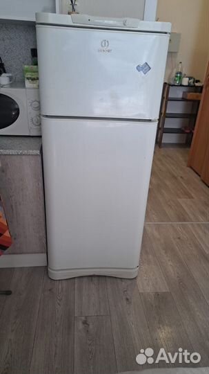 Холодильник indesit