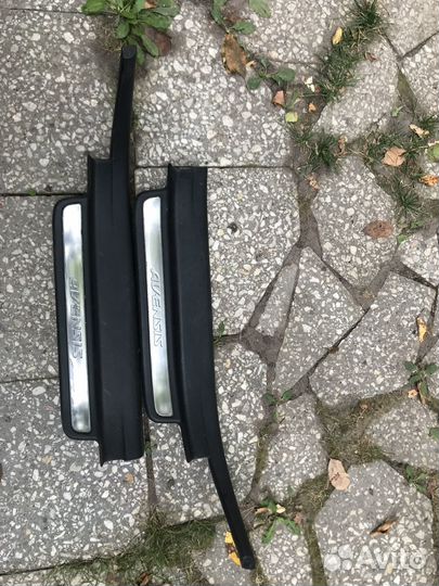 Накладка на порог Toyota Avensis T250