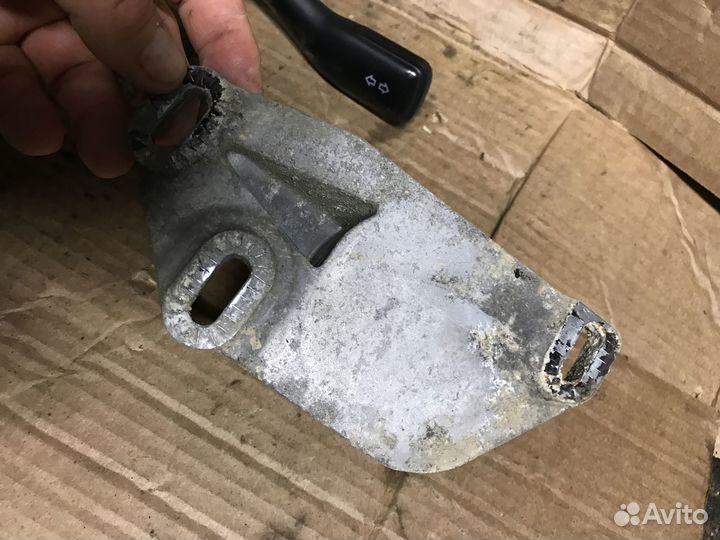 Кронштейн опоры двигателя 8E0199335N Audi A4 8E