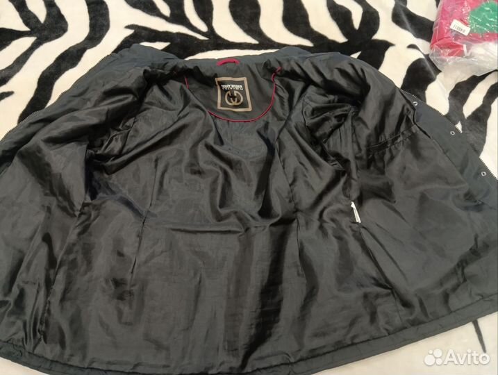 Продам женскую ветровку 56-58 размер