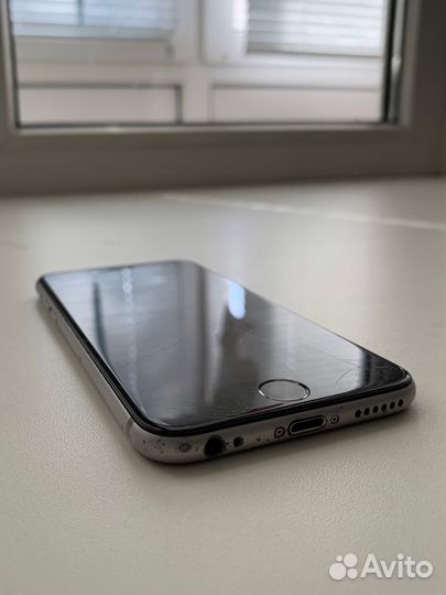 Телефон iPhone 6s
