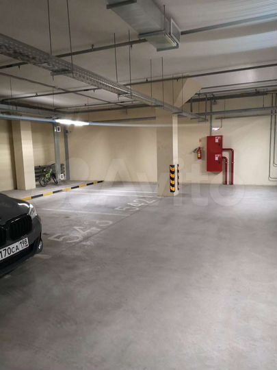 Машиноместо, 12 м²