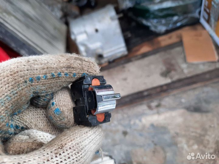 Кнопка стеклоподъёмника газ 13 