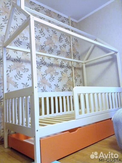 Детская кровать с ящиками