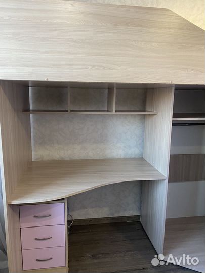 Двухъярусная кровать со столом