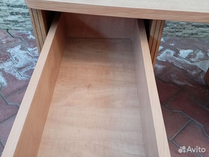 Детский письменный стол