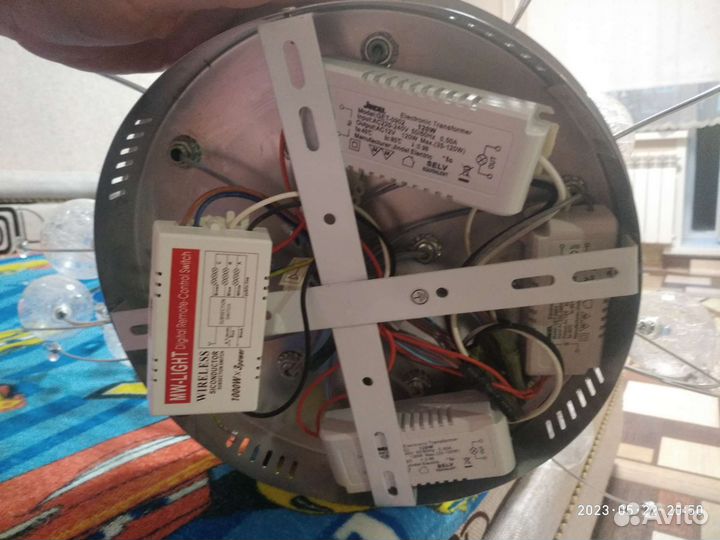 Люстра на пульте управления