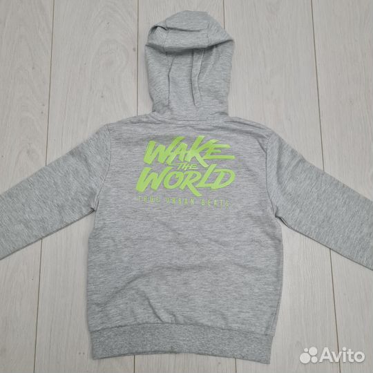 Пакетом новые вещи 128р. Третий