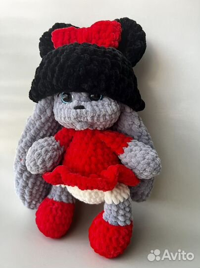 Зайка вязаная плюшевая ручная работа