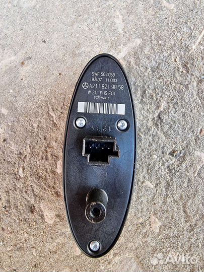 Кнопка стеклоподъемника задняя Mercedes W-211