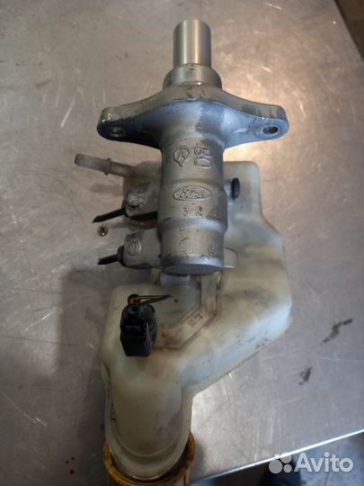 Главный тормозной цилиндр Ford fusion