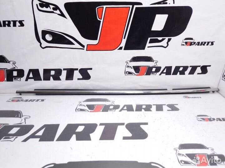 Хром молдинг двери задней левой Toyota RAV4 40