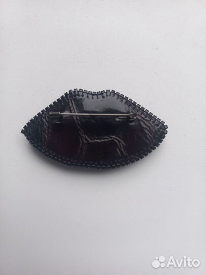 Брошь 