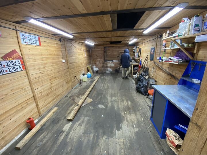 Гараж, > 30 м²