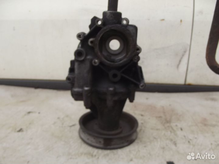 Помпа Mercedes vito W638 108-110D 2.3L OM601