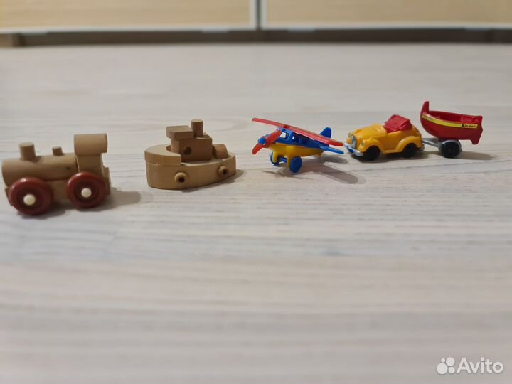 Игрушки машинки паровозики кораблик киндер сюрприз