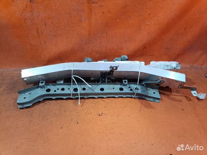 Усилитель бампера Nissan Tiida C11 передний