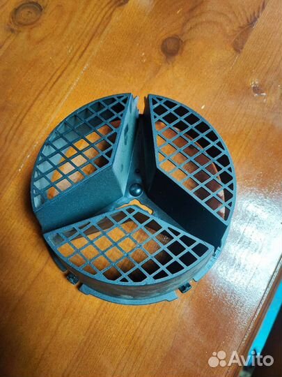 Опора эмблемы решетки радиатора Mercedes W204