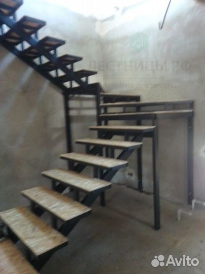 Каркас лестницы металл