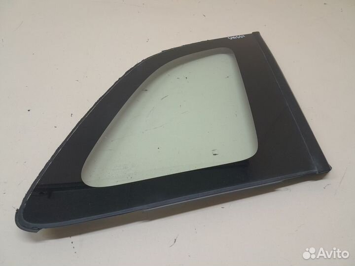 Стекло кузовное глухое правое Suzuki Liana 2001-20