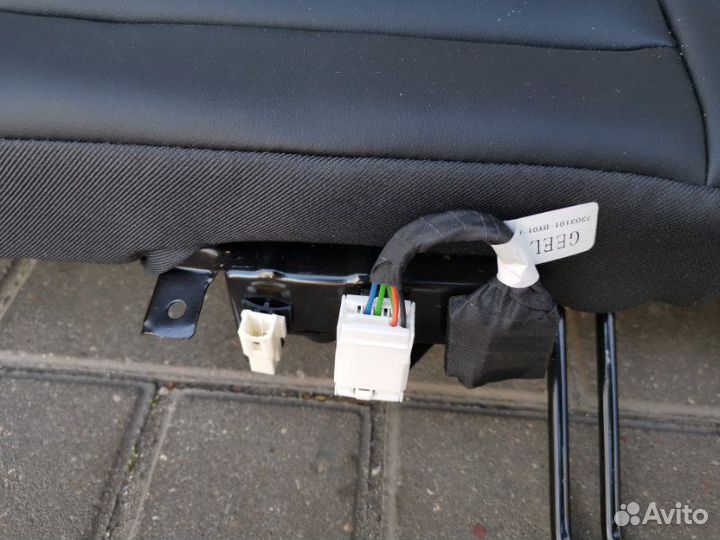 Задний диван с подогревом Geely Atlas 2020