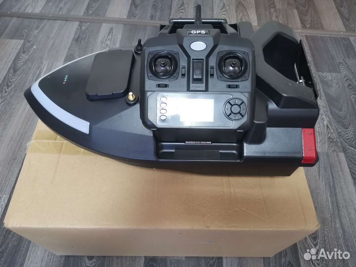 Прикормочный кораблик V020L