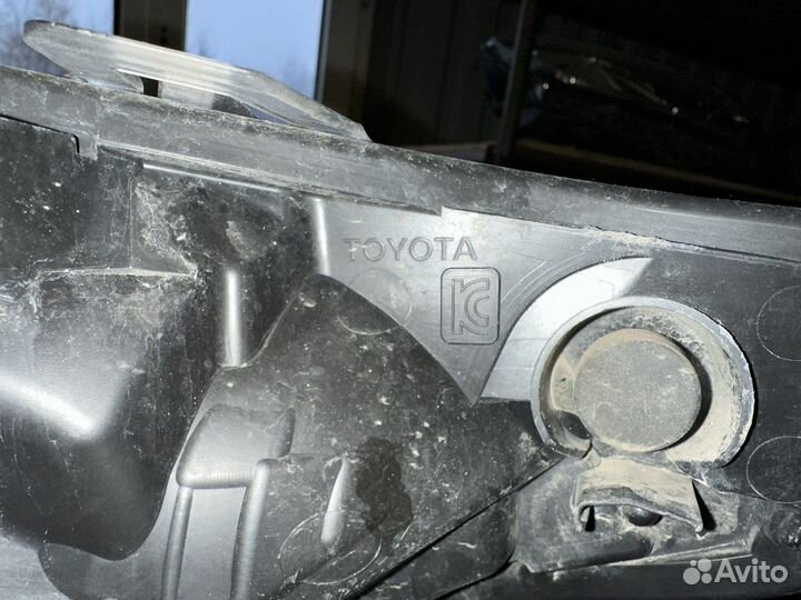 Фара передняя левая на Toyota RAV4 5