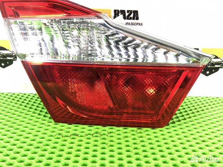 Фонарь задний внутренний левый L Toyota Camry
