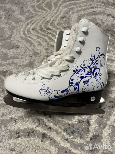 Коньки женские 38 размер
