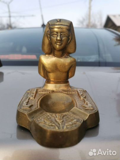 Пепельница - статуэтка бронза