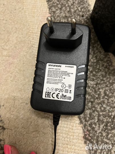 Робот-пылесос Hyundai H-vcrq80, белый/золотистый