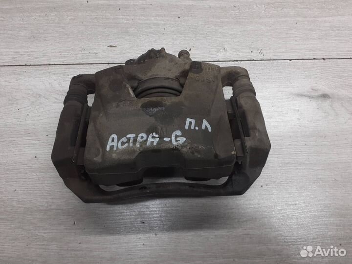 Суппорт передний левый GM