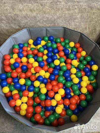 Сухой бассейн с шариками