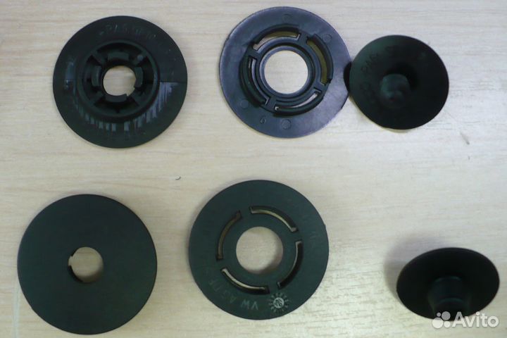 Клипса крепления напольного ковра