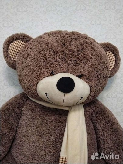 Большой плюшевый мишка