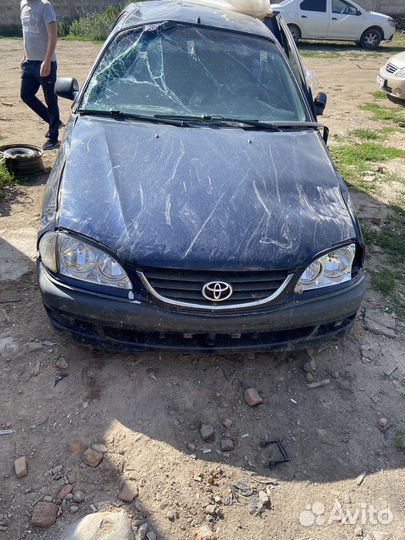 Toyota avensis t220 поступил на разбор
