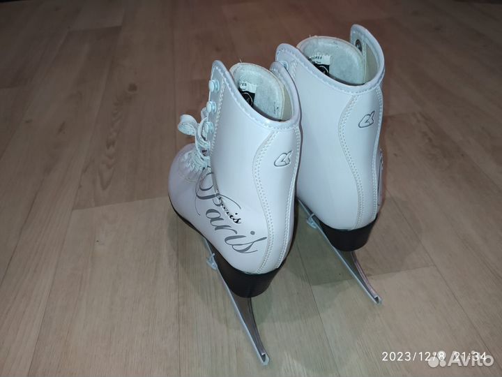 Продам коньки женские