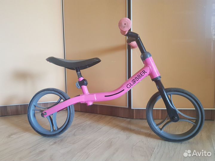 Продам беговел globber