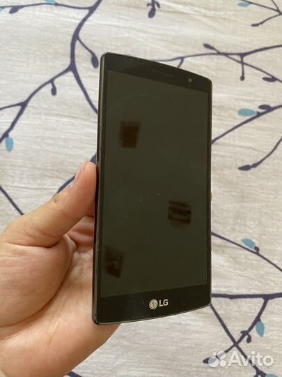 Телефон LG