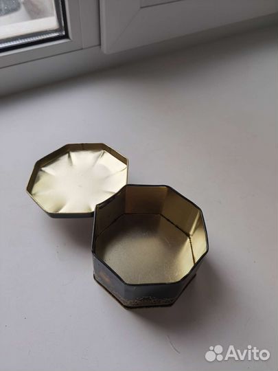 Металлическая винтажная коробочка (наверно от чая)
