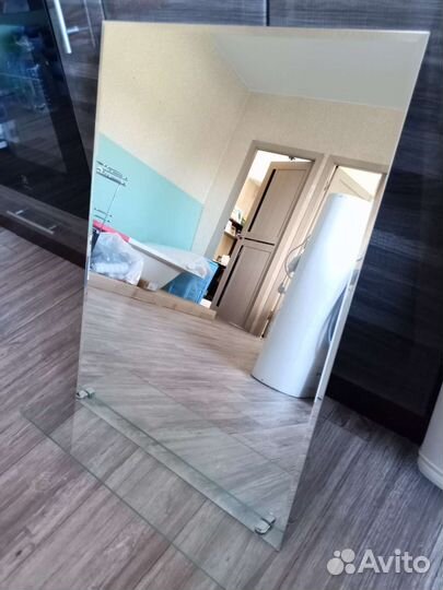 Зеркало в ванную с полочкой