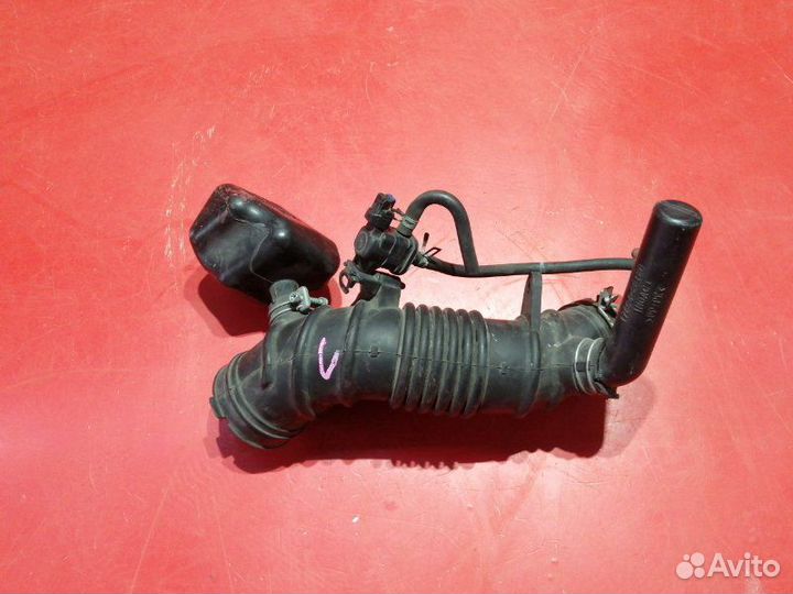 Патрубок воздушного фильтра Toyota