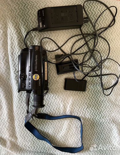 Видеокамера Sony CCD-TR330E