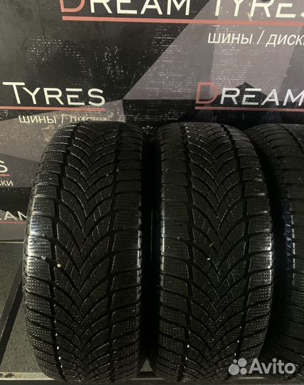 Goodyear UltraGrip Ice 2 215/55 R16