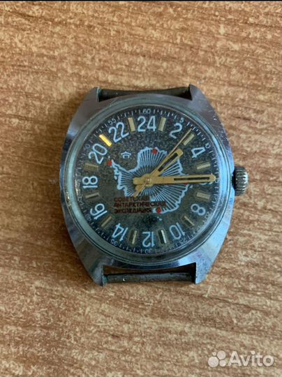 Часы ракета