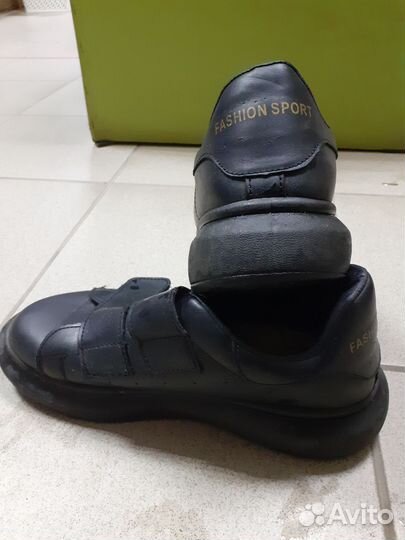 Кроссовки разные