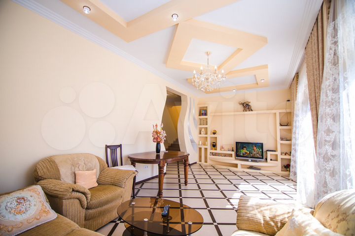 Дом 200 м² на участке 6 сот.